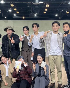 Yang Han-yeol Instagram - 길고도 험난한 1학년 마지막 공연  화요일 제작실습 E반 민중의 적  모두고생 많았어 모두들~!!🎉😘😁 #연극 #민중의적 #종강