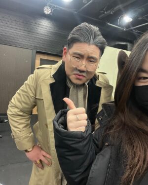 Yang Han-yeol Instagram - 길고도 험난한 1학년 마지막 공연  화요일 제작실습 E반 민중의 적  모두고생 많았어 모두들~!!🎉😘😁 #연극 #민중의적 #종강