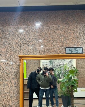 Yang Han-yeol Instagram - (근황..)즐거운 대학 생활 university life!😁
#연기과 #연극 #대학생