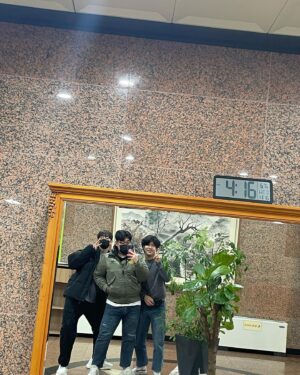 Yang Han-yeol Instagram - (근황..)즐거운 대학 생활 university life!😁
#연기과 #연극 #대학생