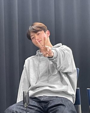 Yang Han-yeol Instagram - (근황..)즐거운 대학 생활 university life!😁
#연기과 #연극 #대학생