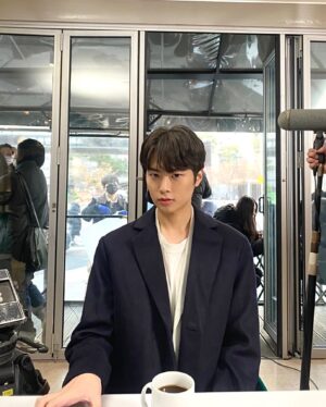 Yang Jun-mo Instagram - 앞에 누구~~?
#준과준 #이준