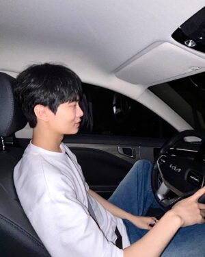 Yang Jun-mo Instagram - 나 뭐 바뀐 거 없어?