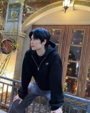 Yang Jun-mo Instagram - 총 좀 쏘는 나.
