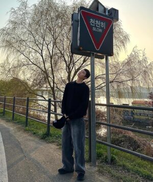 Yang Jun-mo Instagram - 벚꽃 다 어디갔니..?