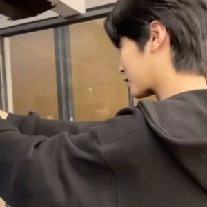 Yang Jun-mo Instagram - 총 좀 쏘는 나.
