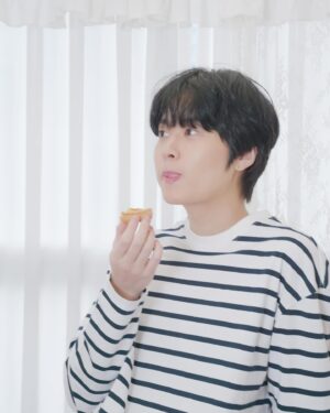 Yang Jun-mo Instagram - 🥯🥐🥨🥖🍞
@photo_122627