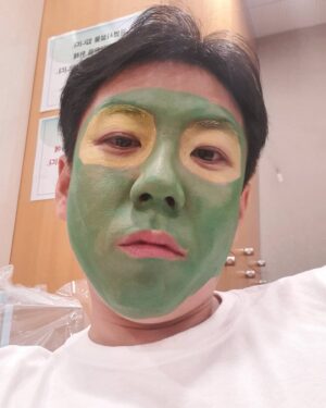Yang Se-chan Instagram - #랜선극장초이스
표정은진지하게~
#코미디빅리그
잼있게 보세요^^ ㅋ
