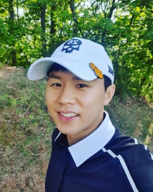 Yang Se-hyung Instagram - 무슨 현상인지는 모르겠지만
밑에 흰구름이 맥주 거품처럼
깔리고 그위엔 솜사탕 구름들
그리고 새파란 하늘♡♡♡
정말 아름다웠던 제주도의 하늘
여러분들께 공유해요
아름다운 밤 보내세요^^

#자연의선물
#그리고
#그나마찎어놨던셀카2장
