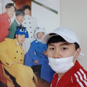 Yang Se-hyung Instagram - 지금 흘리는 이 땀
내일 무대에 빛이 되리
어렸을땐 장난으로 따라했었지
근데 난 지금 어른이지
미안한데 이제 장난은 없어

쿵쿵쿵 데헷쿵

#양세형
#HOT
#하하형
#깔깔이형
#폭소형
#배꼽잡는형
#빵터진형
#ㅋㅋ형
#유머일번지형
#마포구웃음보안관형
#별누나웃음지킴이형
#스포아님확인하구올림노걱정