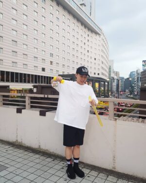 Yang Se-hyung Instagram - 비눗방울 방울방울
귀염둥이 둥이둥이
바리바리 양세바리

#양세형