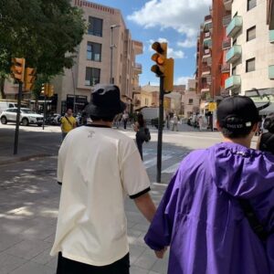 Yang Se-hyung Instagram - 바르셀로나촬영감
진심으로 마지막 사진
시언이형 말하는거 그대로
(스페인직원에게)
(한국말로또렷하게)
"제일로맛있는한개!!!"
그러자 그직원 제일 잘나가는
샌드위치 3등분 해줌
#영어가안되면시언스쿨
