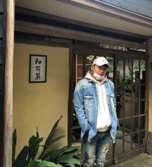 Yang Se-hyung Instagram - 언제나 찾아오는 봄님
언제나 설레이는 봄님
봄님아 너무 빨리가지 마세요
좀 더 있어 주세요
가더라도 가실적엔
그 봄의 향기 좀 더 뿌려주세요
그 봄의 힘참을 더 나눠 주세요
가더라도 가실적엔
내년에도 건강하게 보자고
약속해요
봄님....... #시에관한악플싹다차단신고후엄마한테일름