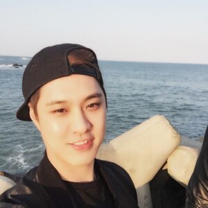 Yang Seung-ho Instagram - 어디일까요 훗 #엠블랙 #승호 #동백리 #등대 #할링 #다시옴