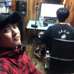 Yang Seung-ho Instagram - 늦은밤 녹음 작업!!! 선물준비중 기둘... ㅎ #엠블랙 #승호 #현준 #선물 #A  #훗