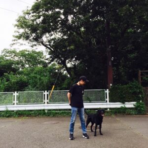Yang Seung-ho Instagram - 산책중 ㅎ 귀염둥이 웨스카 ㅎ #엠블랙 #승호 #일본 #웨스카 #A  #훗