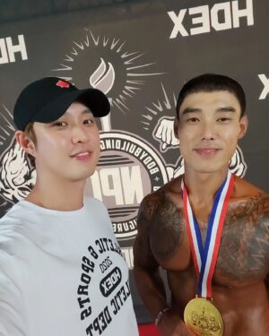 Yang Seung-ho Instagram - 내추럴 퀄리파이 90kg  일등!  이제 나올 앨범 준비 항상도와주는 우리 준성이형 프로카드는 아쉽지만 체급일등 너무 멋있었습니다! 저도 슬슬 준비완료하고 긴시간 기다려주신A  여러분을 만나러 갑니다 곧 만납시당당
#엠블랙  #승호 #헬린이 #프로카드 #A  #V #훗