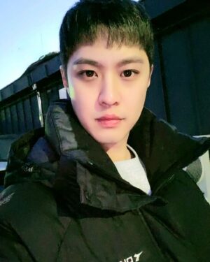 Yang Seung-ho Instagram - 새해복 왕창받으세요! 
너무오랜만..
#엠블랙  #승호 #A   #훗  #새해인사