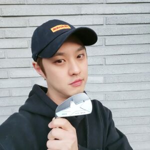 Yang Seung-ho Instagram - 이븐골프 대표님 감사합니다!올해는 꼭 싱글골퍼가될수있길!...
아이언이랑 백이랑 클러치백까지ㅠ
#엠블랙 #승호 #이븐아이언 #클러치백 #골프백 #단조아이언 #A  #훗