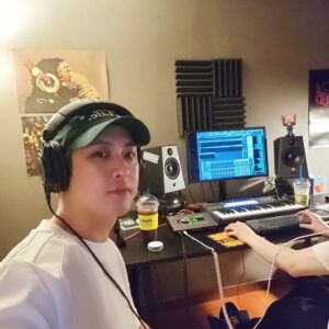 Yang Seung-ho Instagram - 작업작업 
#작업 #엠블랙  #앨범  #A  #훗