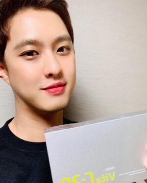 Yang Seung-ho Instagram - 다들잘살고있지요?코로나조심하세요다들ㅠ
영균이형대박나셔요!!(오늘아님)
#엠블랙#승호#샤르벨라 #샤르벨라비타c20앰플 #A  #훗