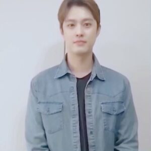 Yang Seung-ho Instagram - 안녕하세요, 양승호입니다 ‘우리 여기 함께’ 캠페인을 통해 코로나19로 사회와 잠시 멀어진 장애인과 마음으로 함께 합니다. 코로나 19가 하루 빨리 종식되어 함께 웃을 수 있는 날이 오기를 진심으로 바랍니다. 
#우리여기함께 #우리여기함께캠페인 #서울시장애인식개선_SNS릴레이캠페인 #서울시 #서울시장애복지정책 #장애인식개선 #장애인권익옹호기관 #수어로말해요
배우 유다미 @yoostn 
나머지 한분 mc딩동 형님😁