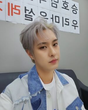 Yang Seung-ho Instagram - 더스테이지 촬영 ! 태풍둟고 와주셔서 감사합니다A 
#엠블랙 #승호 #더스테이지 #태풍 #A   #V