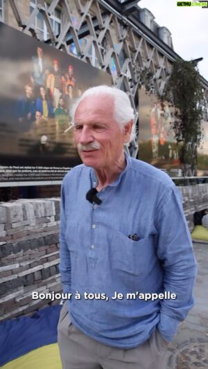 Yann Arthus-Bertrand Instagram - Chers amis, 

Le Festival Solidaire et Circulaire des Jeux organisé par l’association @les_canaux que je préside est lancé ! 🎉

Je vous invite à venir y découvrir mon exposition photo « On peut faire le bien, et même qu’on peut en vivre », qui présente les équipes de certaines des 500 entreprises solidaires, circulaires et locales ayant travaillé pour les Jeux Olympiques et Paralympiques de Paris. 📸

Des visages et autant de parcours de vie engagés et inspirants à découvrir à travers des interviews et de témoignages complémentaires. 🌟💬

Cette exposition s’intègre au projet « Les Français et Ceux qui vivent en France » sur lequel je travaille depuis plusieurs années et que vous pourrez découvrir en 2025.

👉Rendez-vous jusqu’au 8 septembre à la Maison des Canaux, dans le 19e arrondissement de Paris.

#FaireLeBienEnVivre #ESSenJeux #Paris2024 #JO #JOP #Exposition #photographie