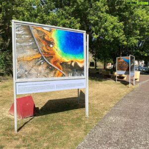 Yann Arthus-Bertrand Instagram - EXPOSITION - LEGACY, UNE VIE DE PHOTOGRAPHE-REALISATEUR

Je suis très heureux de vous inviter à découvrir l'exposition "Legacy, une vie de photographe-réalisateur" à Saint-Lô (@saintloagglo), qui retrace ma carrière de photographe avec une sélection de photos qui me tiennent profondément à cœur. 

Découvrez les 80 photos de l’exposition jusqu’au 30 octobre, le long de la rue Torteron et sur la place Guy-Fontenelle côté gare, mais aussi à l’intérieur de la galerie du hall de la mairie.