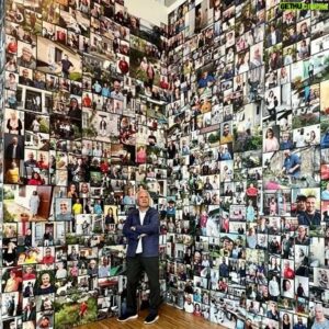 Yann Arthus-Bertrand Instagram - EXPOSITION - VISAGES DE FRANCE 

Quel grand honneur pour moi de rencontrer les facteurs et les factrices qui parcourent notre beau pays au quotidien ! J'ai été émerveillé par les magnifiques portraits qu'ils ont pris dans le cadre de notre projet artistique développé avec @laposte.

Venez découvrir leurs formidables photographies à l'exposition "Visages de France par les facteurs" au 7eme étage du Musée de La poste, à Paris, tous les weekends dès maintenant jusqu'au 18 septembre 2022 !

Vous n'êtes pas sur Paris ? Découvrez l'exposition virtuelle : https://www.visagesdefranceparlesfacteurs.fr/