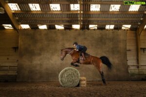 Yann Arthus-Bertrand Instagram - Je remercie le @harasdelacense et @lacensefondsdotation de m’avoir invité à installer mon studio photo le week-end dernier. Je vous invite à suivre leurs réseaux, et leur rendre visite pour découvrir leur méthode unique dans le monde.

Durant ces deux jours, j’ai pu photographier des chevaux hors du commun et capturer la relation extraordinaire que nous entretenons avec ces animaux nobles et majestueux.
