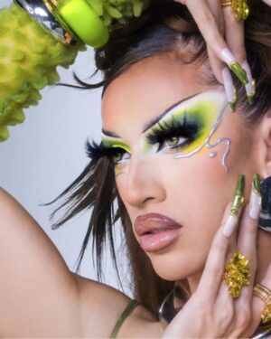 Yara Sofia Instagram - ConDragulations to my favorite stripper sister @mirage_amuro on season 16 of @rupaulsdragrace echa Pa'lante henny 😘💖 

#

#

#

#rupauldragrace #dragrace #dragraceroyalty #season16 #echapalante