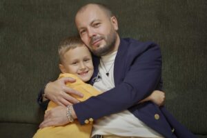 Yaroslav Sumishevskiy Instagram - Сегодня моему Мирошке уже 7 лет. 
С днем рождения! 

Очень горжусь и люблю этого парня, а еще бесконечно счастлив рядом.
Сегодня хочу пожелать - великих целей, бравых стремлений и энергии на реализацию всего задуманного.
Уверен, впереди еще ждёт много открытий, побед, и на этом длинном пути я всегда буду рядом. 

Пс. Сейчас, к счастью, у тебя нет инстаграма, но когда ты вырастешь, думаю, тебе будет интересно увидеть небольшую хронологию своего взросления.