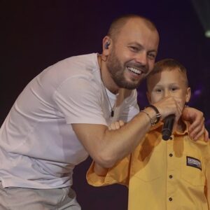 Yaroslav Sumishevskiy Instagram - Сегодня моему Мирошке уже 7 лет. 
С днем рождения! 

Очень горжусь и люблю этого парня, а еще бесконечно счастлив рядом.
Сегодня хочу пожелать - великих целей, бравых стремлений и энергии на реализацию всего задуманного.
Уверен, впереди еще ждёт много открытий, побед, и на этом длинном пути я всегда буду рядом. 

Пс. Сейчас, к счастью, у тебя нет инстаграма, но когда ты вырастешь, думаю, тебе будет интересно увидеть небольшую хронологию своего взросления.