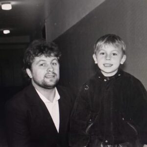 Yaroslav Sumishevskiy Instagram - Дорогой папа! С Днем рождения! 

В этот день хочу пожелать тебе всего самого доброго и светлого! 

Ты - человек, который прошел огонь и воду и несмотря ни на что всегда оставался добрым, сильным и надежным.

Твой талант и упорство всегда вдохновляли меня! Ты научил меня многому: как трудиться, так и быть музыкантом, быть настоящим мужчиной.

Спасибо за все, что ты для меня сделал и делаешь. 
Будь здоров, счастлив и всегда оставайся таким же.

Люблю тебя.