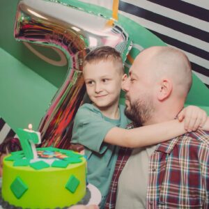 Yaroslav Sumishevskiy Instagram - Как быстро летит время!

27 февраля моему сыну исполнилось 7 лет. Кажется, будто совсем недавно он был младенцем, а теперь уже такой большой и самостоятельный. 

Только сегодня прислали фотографии со дня рождения Мирошки. Решил оставить их здесь на память😊
Огромное спасибо всей семье, что провели этот день с нами!