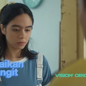 Yasamin Jasem Instagram - nostalgia bareng Potret! 🎶 8 cerita cinta dari 8 lagu-lagu timeless disajikan dalam 8 episode indah; dari percintaan remaja, kisah keluarga, hingga hubungan toxic.

flashback bareng Potret dalam #VisionPlusOriginals JUST WANNA SAY I LOVE U di @visionplusid mulai tanggal 28 Juni 2024 🎶

#VisionPlus #JustWannaSayILoveU #JustWannaSayILoveUOriginalSeries