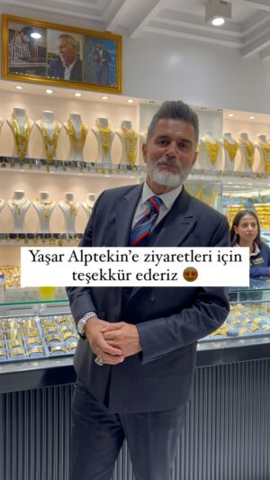 Yaşar Alptekin Instagram - Türkiye’nin en gözde, en yakışıklı, en karizmatik ; manken, oyuncu, yazarlarından YAŞAR ALPTEKİN  Bugün LOKMAN KUYUMCULUK mağazalarımızı ziyaret etti. Sevgili kurucumuz LOKMAN AYDEMİR ile sıcak ve samimi bağlar kuran YAŞAR ALPTEKİN’e sevgilerimizi ve teşekkürlerimizi sunarız. Hediyelerimizin bir ömür şans ve bereket getirmesini diliyor, getirdiği hediyeler için de kendisine çok teşekkür ediyoruz. ❤️ 
 #altın #kuyumcu #gold #jewellery #kapalıçarşı #22ayar #24ayar #külçe #çeyrekaltın #burmabilezik #kolye #mehir #gelin #düğün #nikah #keşfetteyiz #fyp #yaşaralptekin  #hakkari #şırnak #van #kahramanmaraş #dubai #azerbaycan #suudi #iran