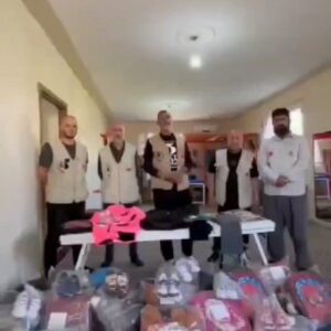 Yaşar Alptekin Instagram - Selamünaleyküm Rabbimin yarattığı güzel insanlar Allah nasip ederse 9--10 Aralık'ta köy okulları kapsamında. Diyarbakır.. Mardin... Şanlıurfa köylerinde kışlık seti hediye edeceğiz yardımlarınızı katkılarınızı ve dualarınızı bekliyoruz özellikle yardımlarınızı......