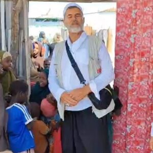 Yaşar Alptekin Instagram - Selamünaleyküm rabbimin yarattığı güzel insanlar gerçek mutluk soç şeye sahip olmak değildir en az şeye ihtiyaç duymaktır sahip olduğunuz nimetler elinizden gitmeden kıymetini bilin zira yerde ve gökte ne varsa ALLAHU Teala'ya aittir