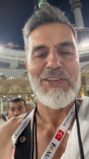 Yaşar Alptekin Instagram - Rabbim gidemeyenlere gitmeyi......Gidenlere tekrar tekrar gitmeyi nasip etsin inşallah.  Aminnn