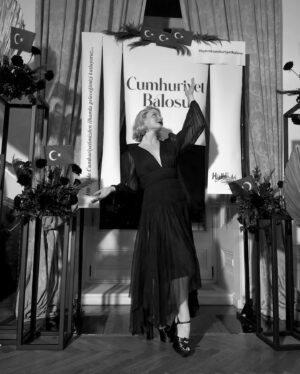 Yasemin Szawlowski Instagram - Cumhuriyet Balosu♥️

#cumhuriyet100yaşında 
#hybridcumhuriyetbalosu 
@hybridcommunity 
@perapalacehotel