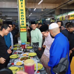Yasir Qadhi Instagram - Real leaders represent their people. They engage with their communities and actively listen to their concerns, regardless of the status of the individual. This past weekend, Dr. Yasir Qadhi had the immense honor and privilege of meeting with Malaysian Prime Minister Dato Seri Anwar Ibrahim for lunch and Jummah prayer. Every Friday, Prime Minister Anwar makes it a point to eat at a local place and attend a different mosque, demonstrating a dedication to staying connected with his constituents. 

Despite the busy schedule, the Prime Minister continuously showed his passion for Islam through his conversations about Palestine and his concerns about the Malaysian people. While of course it is natural to disagree with some policies even of those politicians one admires, the dedication to open dialogue is something all Muslim leaders can learn from. May we see more leaders embodying his spirit and leadership.
