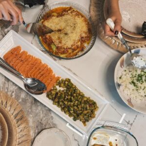 Yasmina Kerr Instagram - Family, friends, ballet, food =  HEALTHY  LIFE  STYLE 
La importancia de compartir espacio con personas que queremos, de nutrirnos mentalmente, de cuidarnos físicamente, de dedicarnos tiempo a nosotros mismos, a nuestros proyectos, a nuestro crecimiento personal y disfrutar de la vida y de este viaje.
 🩰♥️✨

#ballet #healthylifestyle #balletdancer #healthyfood 
#familytime #artist #art #happiness #blessed