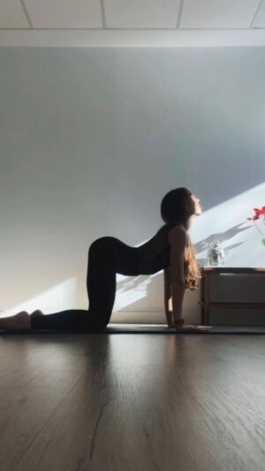Yasmina Kerr Instagram - Hoy termino el año compartiendo con un montón de almas bonitas y haciendo un viaje hacia nuestro interior.  Hemos hablado con nuestro corazón, le hemos escuchado y hemos sido honestas, vulnerables y valientes. 

¡Semilla a semilla crecen bosques! 

PD. Las personas que no habéis podido compartir con nosotras no os preocupéis. Haremos más 🫶🏼

Las que habéis estado en la clase entenderéis esto:
CORAZÓN… Gracias por guiarme ♥️
Es vuestro turno, os leo ✨✨✨ corazón…

¡Feliz 2024! ✨🥂♥️

#heart #balletlife #openheart #stage #accion