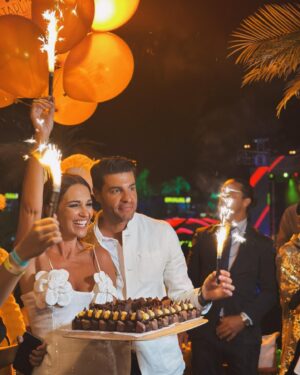 Yasmina Kerr Instagram - Pau’s birthday 🎂🥂🧡

Compartiendo y coleccionando momentos bonitos para guardar en el corazón. 

Eres pura luz Pau ✨♥️ ✨

#birthday #love #friends