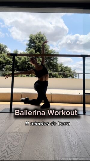 Yasmina Kerr Instagram - Primera vez que comparto por aquí un vídeo de BALLET WORKOUT, de 11 minutos sin parar. 🩰🔥

Estos últimos domingos os he subido reels o post con distintos ejercicios y los podíais combinar a vuestro gusto o necesidad. 
Yo os escucho y me habéis  pedido vídeos más largos, y aquí tenéis una pequeña pincelada de lo que van a ser las clases de mi nuevo proyecto, el cual estoy deseando compartiros. 
🥹♥️🥹♥️🥹♥️🥹♥️

En este vídeo en concreto no he utilizado nada de material, pero os adelanto que en determinados ejercicios si que lo incorporaremos, para darle un poco más de intensidad a los movimientos que estéis realizando.

Deseo que os guste, que os sirva y que sintáis el trabajo. 
Estoy aquí para escucharos y vuestro feedback es importante, contadme y creceremos juntos. 🚀 ♥️

¡ Qué lo disfrutes ! 🫶🏼

P.D. Lo cuento al final del vídeo, pero cuando acabes date un abrazo enorme con mucho amor. 
Te lo mereces 🫂

#balletworkout #artist #barre #ballerinaworkout #balletdancer #healthylifestyle #ballet #action #feelyourbody #artistlife #ballerinalegs