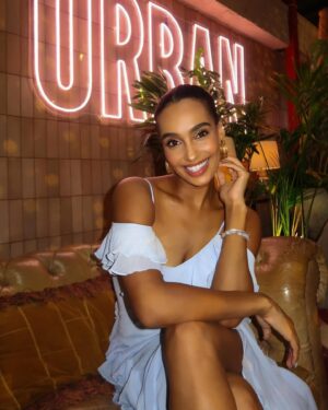 Yasmine Taty Instagram - ~ Dnes sme si po x mesiacoch konečne s @h0wdy vyšli na vynikajúce jedlo do @_urbanhouse_ 😍🤌🏾. Ďakujeme za skvelé jedlo a veľmi príjemný personál. #UrbanHouse #Dinner #thankyou