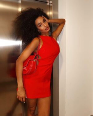 Yasmine Taty Instagram - ❤️ ~ SELF REMINDER : You’re still young and you’re not supposed to have your whole life figured out yet. Don’t stress ! Everything will work out 😊.

PS: Who likes red ? ❤️‍🔥
