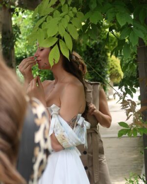 Yasmine Taty Instagram - ~ Dnes trávim celý deň v Davines Village, objavujem, voniam a ochutnávam nové veci ! 
Je super vidiet firmu, ktorá to nerobí iba pre zisk ale pre zdravie ludí a našu prírodu. 💚🌿☘️🌾 

@davines_slovensko @davinesofficial